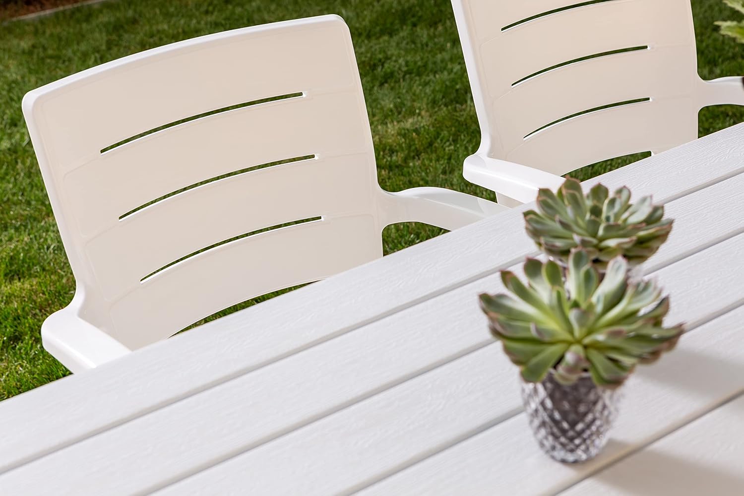 Thomas & Anita - Salon de jardin 6 places - 160x90cm - acier et polypropylène, table effet bois blanc, chaises empilable