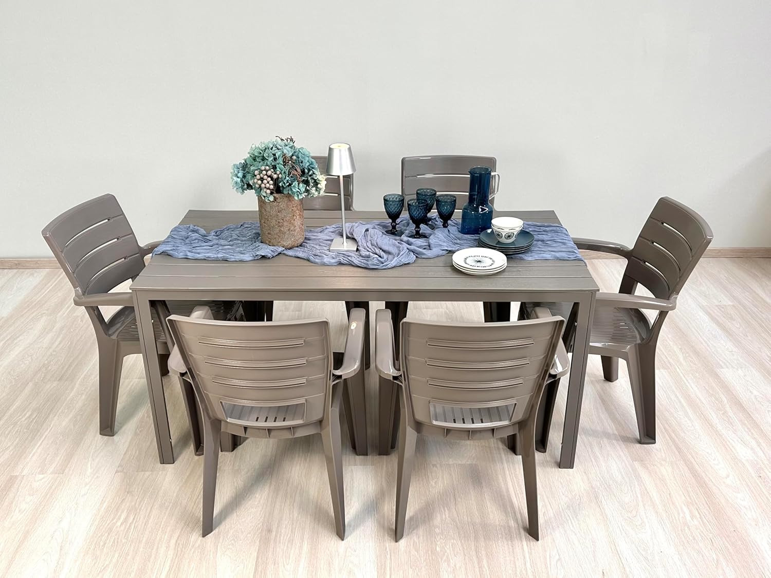 Thomas & Anita - Ensemble repas jardin 6 pers, table acier 180x90cm, chaises empilables, effet bois taupe