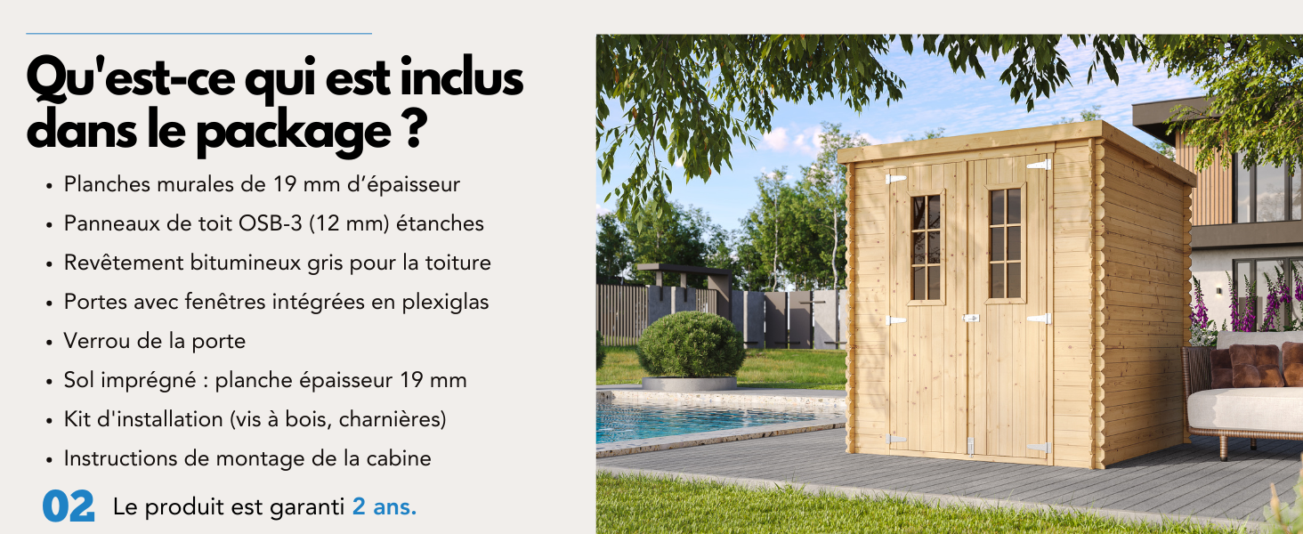 une petite douche extérieure avec une porte en bois.