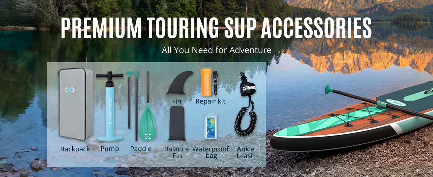Le texte indique « ACCESSOIRES DE SUP HAUT DE GAMME POUR LE TOURISME » et « Tout ce dont vous avez besoin pour l'aventure ». L'image montre des accessoires de SUP, notamment un sac à dos, un sac de transport, une pagaie, une bouteille d'eau, une laisse et une pompe, présentés avec une planche de SUP colorée sur la plage.