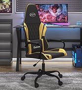 noire et jaune avec dossier haut, accoudoirs et roulettes. Placé à un bureau avec un écran d'ordinateur affichant une scène de jeu.