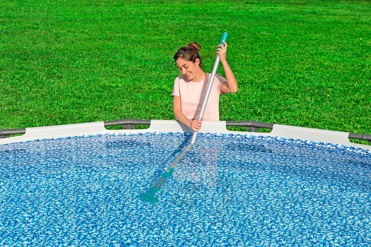 Aspirateur électrique rechargeable - Aquasurge - 6,10m - 50min d'autonomie, 2 têtes inclus