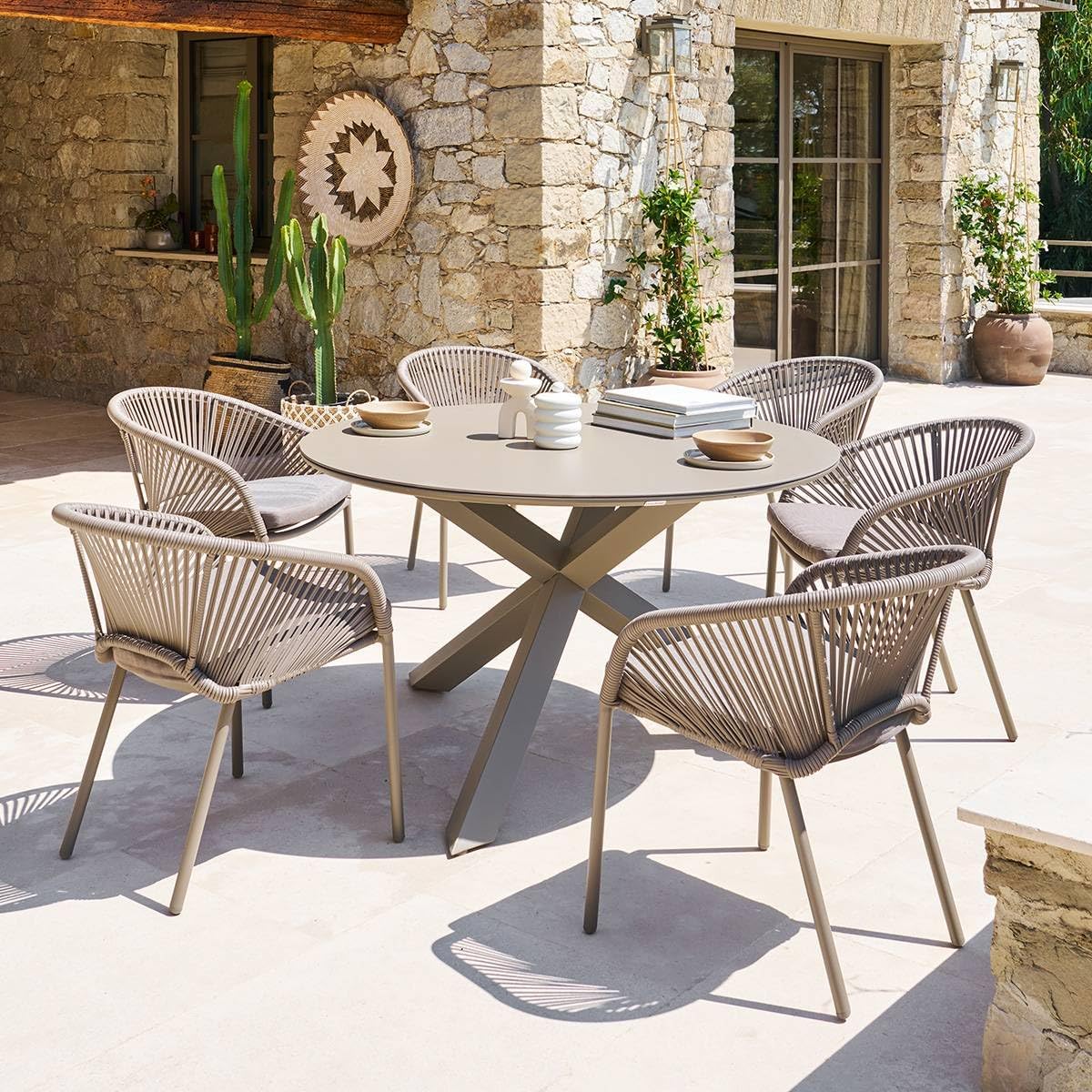 jardinite - Table de jardin Oryon - 130cm ronde - 6 places, coloris café