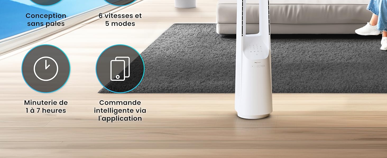 Appareil cylindrique blanc sur plancher en bois à côté d'un tapis gris. Les icônes indiquent 14,7 heures d'autonomie, le contrôle des applications, 6 vitesses et 3 modes. Les pieds de la personne sont visibles en arrière-plan.