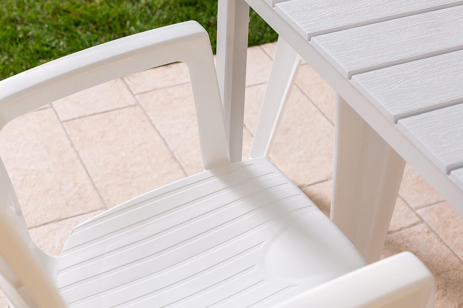 Thomas & Anita - Salon de jardin 6 places - 160x90cm - acier et polypropylène, table effet bois blanc, chaises empilable