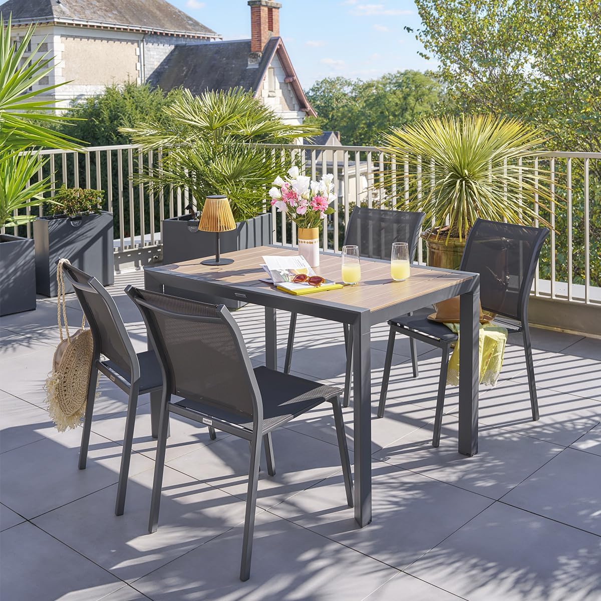 jardinite - Table évasion 4 places - aluminium effet bois - Honey/Graphite