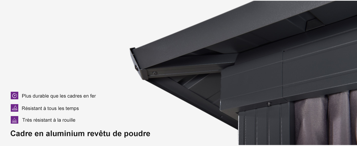 Gros plan d'un cadre en aluminium peint par poudrage gris foncé, faisant probablement partie d'une structure extérieure. Dispose d'un design angulaire avec coutures et joints visibles.