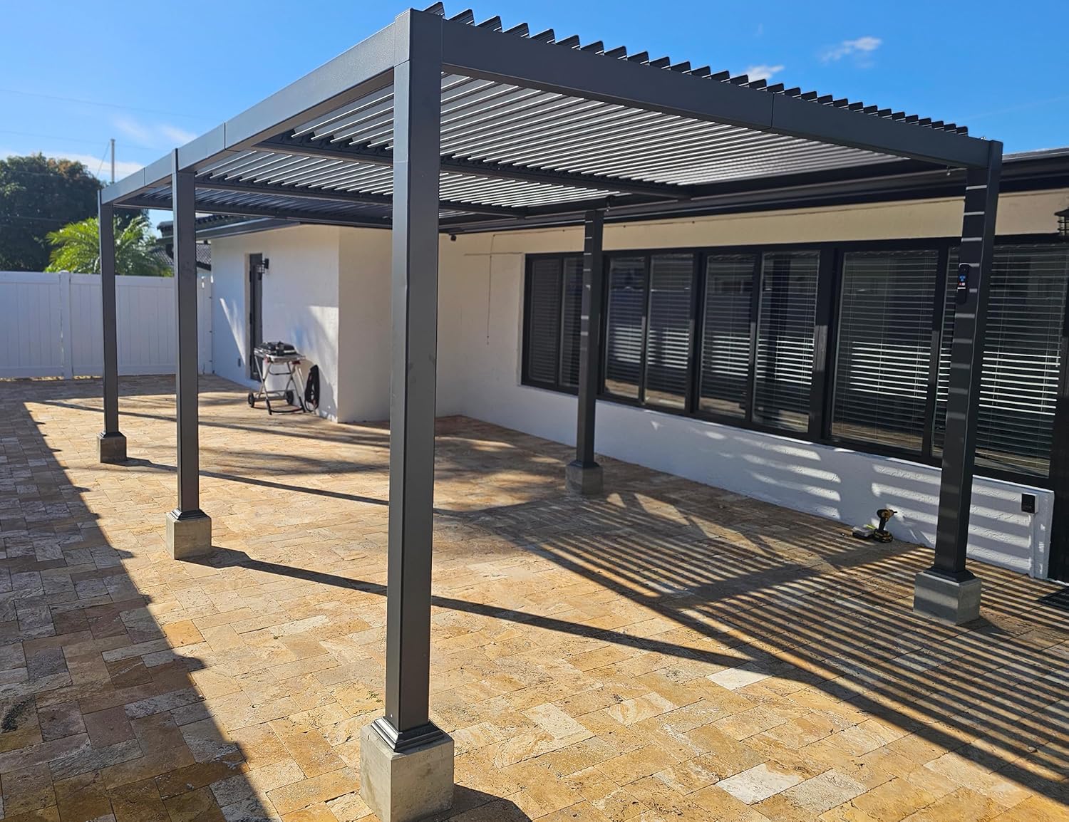 jardinite - pergola bioclimatique - 3,5x6,35m - aluminium, lames orientables, résistante intempéries