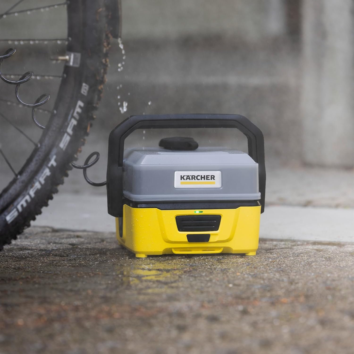 jardinite Nettoyeur à Pression Mobile OC 3 + Kit Vélo, Débit : 2 L/h, Réservoir d'eau : 4 L, Tuyau : 2,8 m, Buse à Jet Plat, Brosse Universelle, Nettoyant, Bonnette Microfibres, Boîte de Rangement
