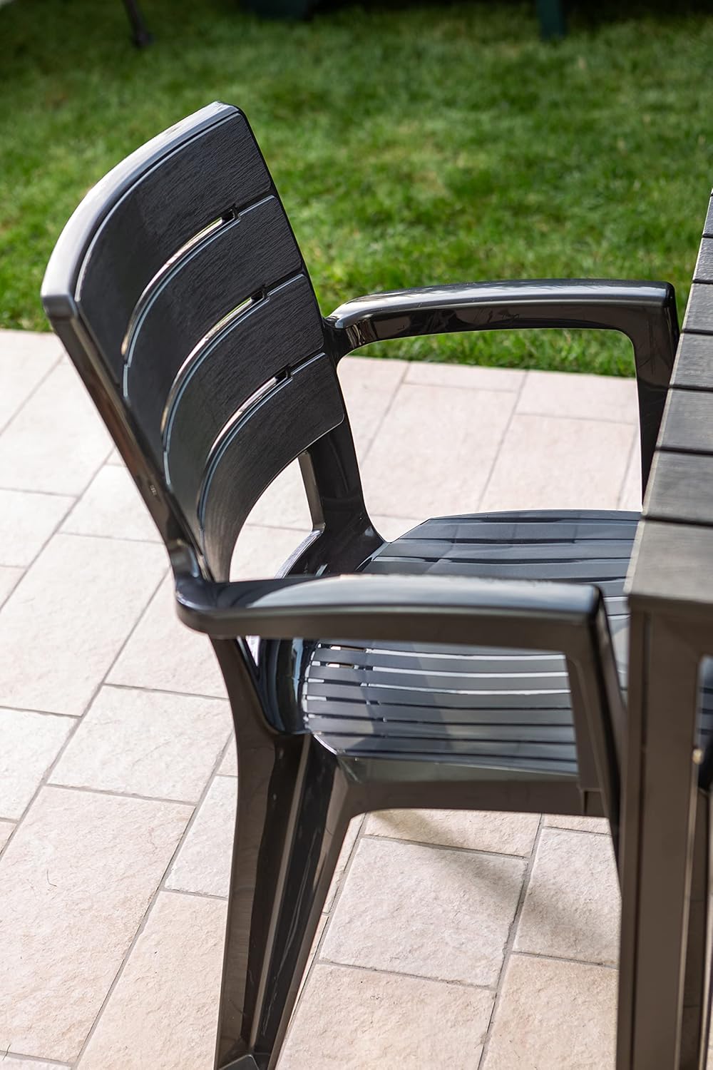 Thomas & Anita - Ensemble repas 6 places - table acier 180x90cm et chaises empilables effet bois