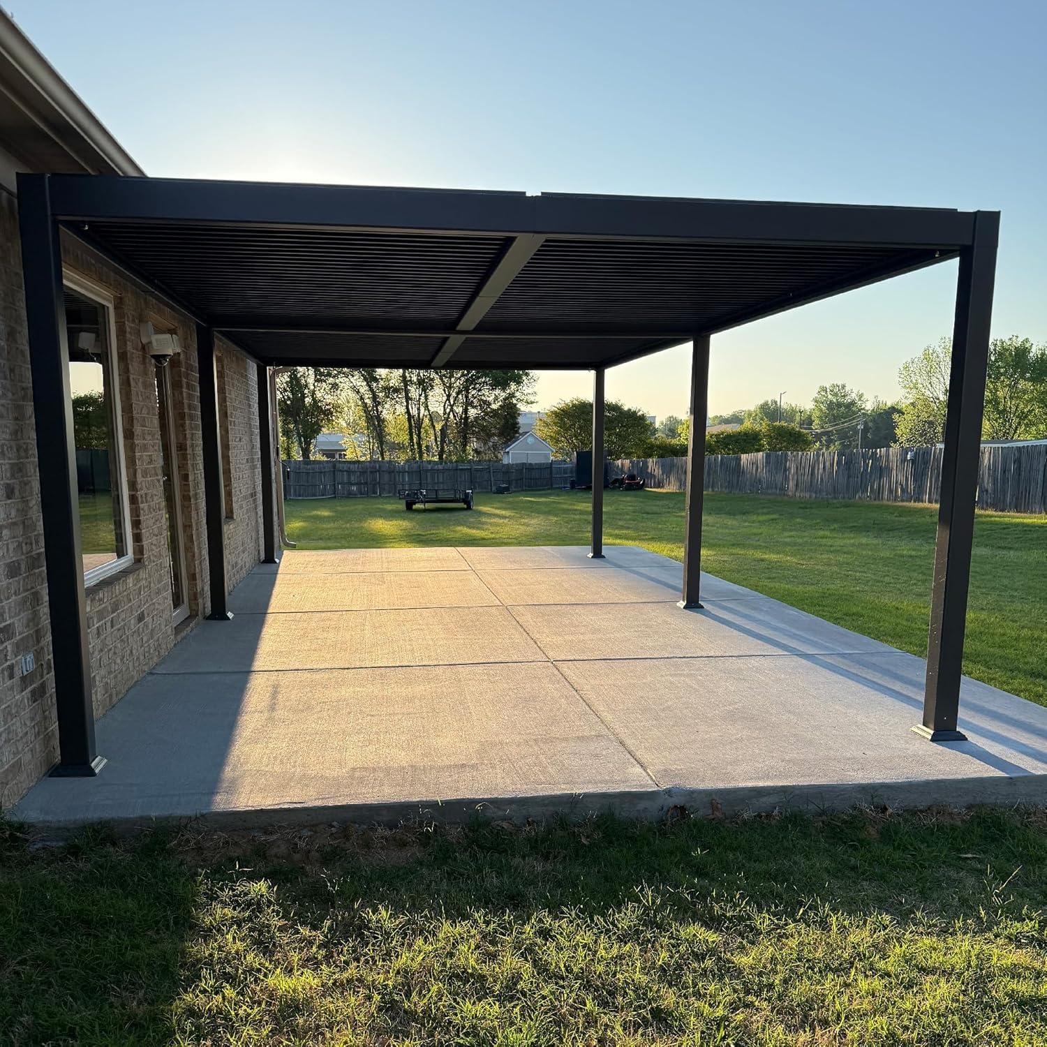 jardinite - Pergola bioclimatique - 4x6m - alu lames LED gris