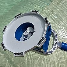 Dessous hélice avec système de clic et 7 brosses sans fil pour piscine jardinite Marvelix.