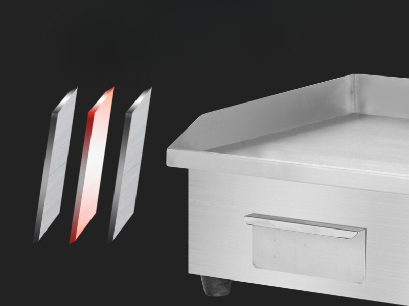 un comptoir en acier inoxydable avec une lumière rouge