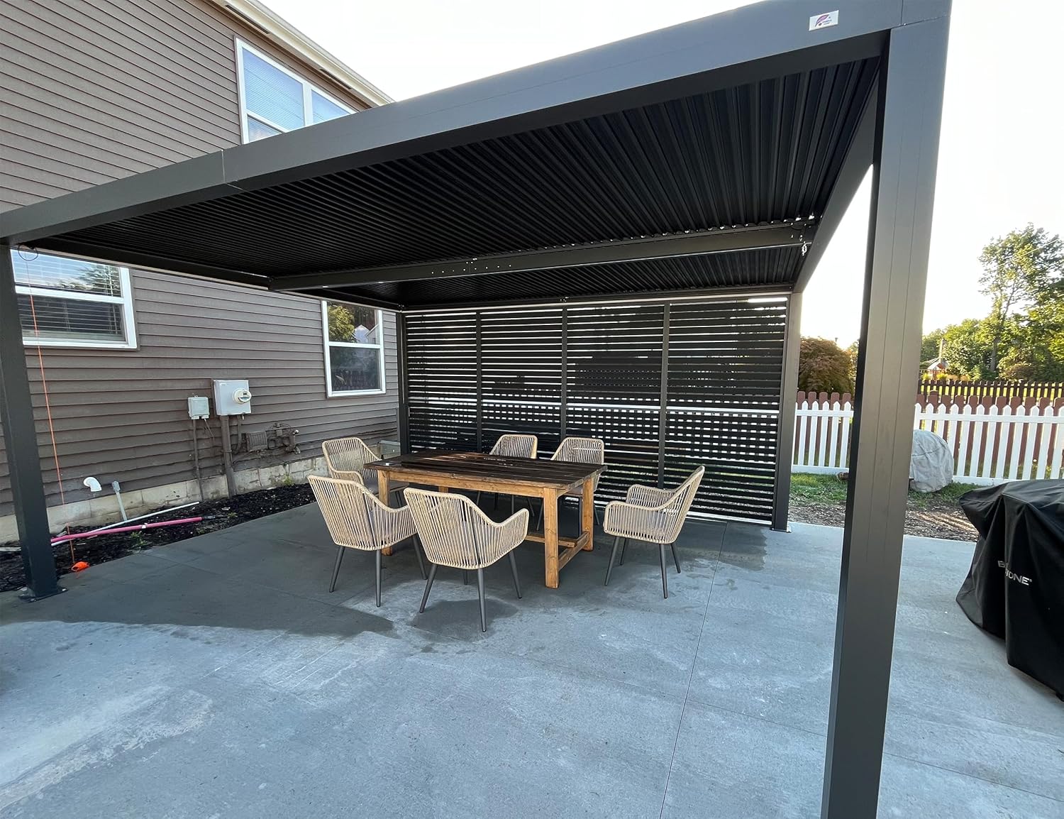 jardinite - Pergola aluminium bioclimatique 4,8x3m, lames orientables, persiennes fixes, gris