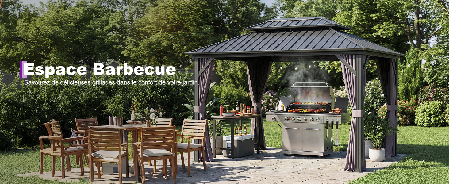 Le texte se lit comme suit : « Espace Barbecue » avec un sous-titre descriptif ci-dessous. Scène de patio extérieur montrant une structure de belvédère en métal noir avec des meubles de salle à manger en bois et une installation de grillades dans une cour paysagée.